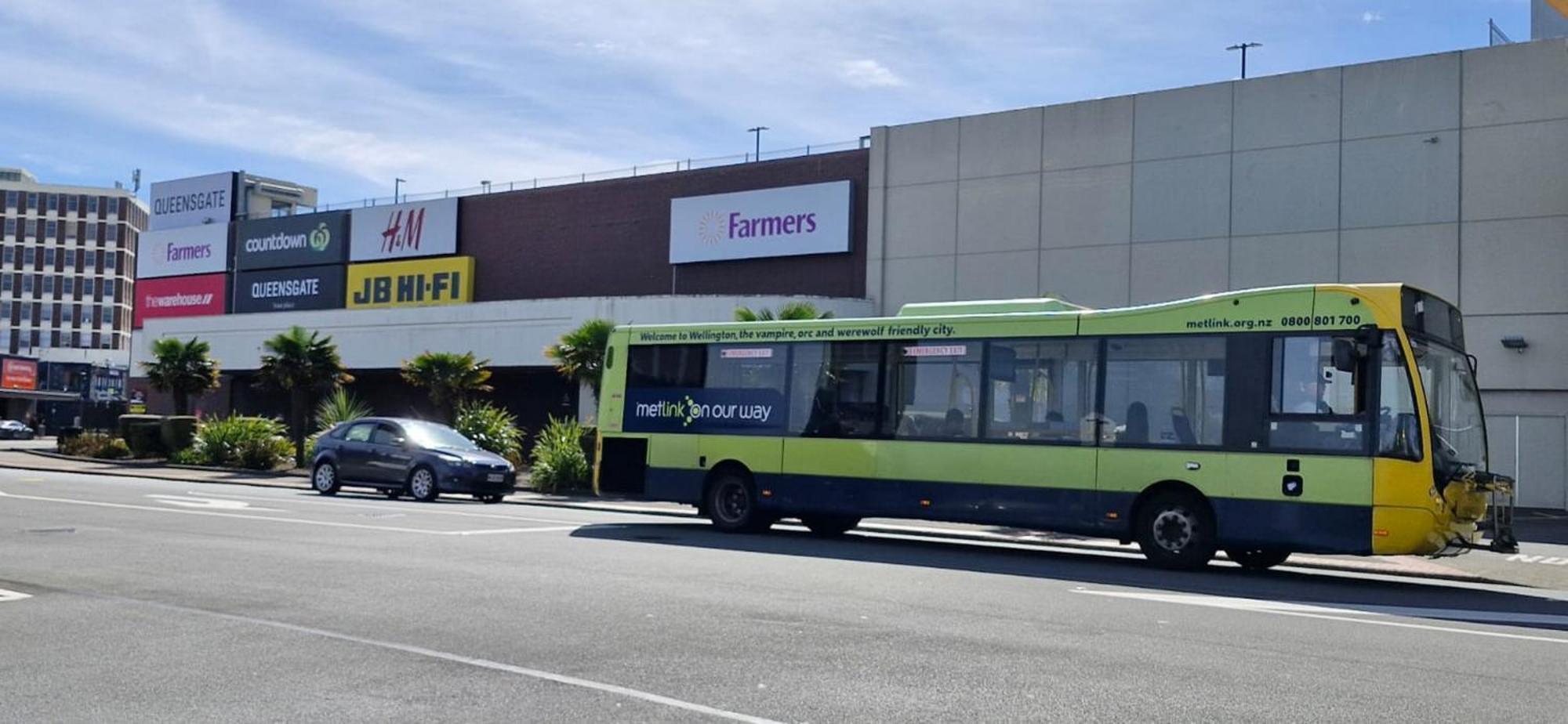 Central Modern 3-Bedroom,3- Bathroom House With Patio And Carpark- Lower Hutt City Centre מראה חיצוני תמונה